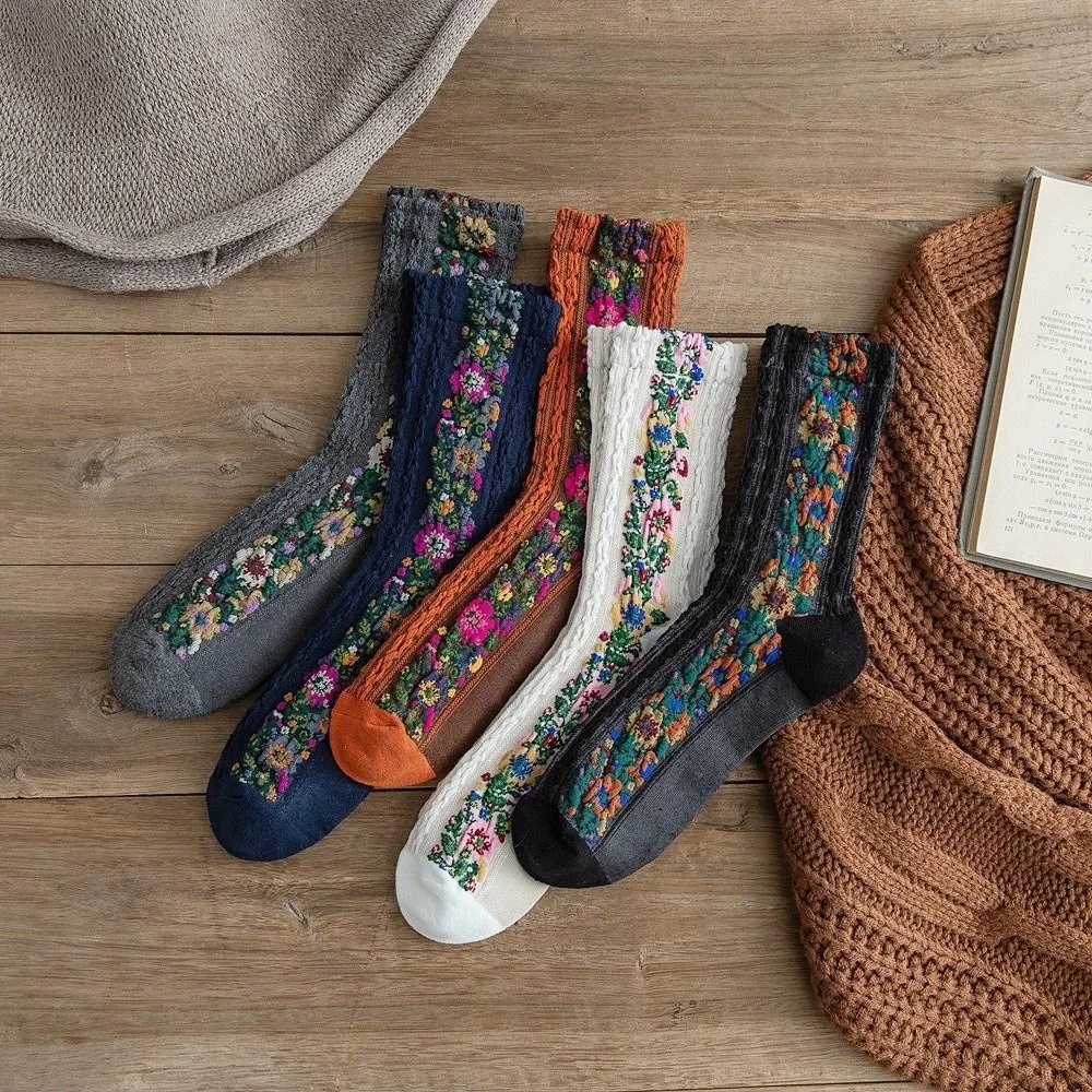 

5Pairs Vintage Floral Embroidery Socks Harajuku Streetwear Ethnic Style Socks High Elasticity Sweat-absorbing Women's Socks