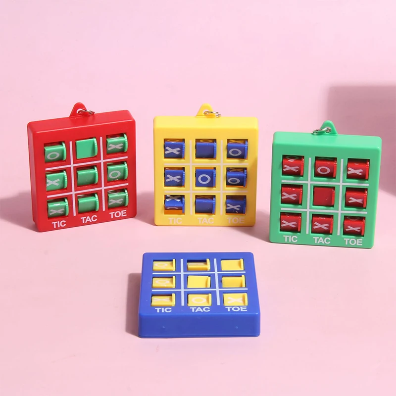 Mini llavero de juego de Tic-tac-toe de interés, rompecabezas colgante, descomprimir XO Spin, juego de ajedrez, juguetes para niños, 1 pieza