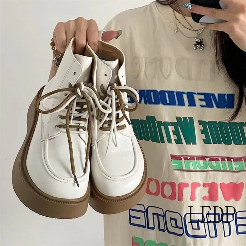 أحذية نسائية أحذية جلدية ناعمة متعددة الاستخدامات ونعل سميك وكعب سميك ومقدمة مستديرة وأربطة أحذية قصيرة