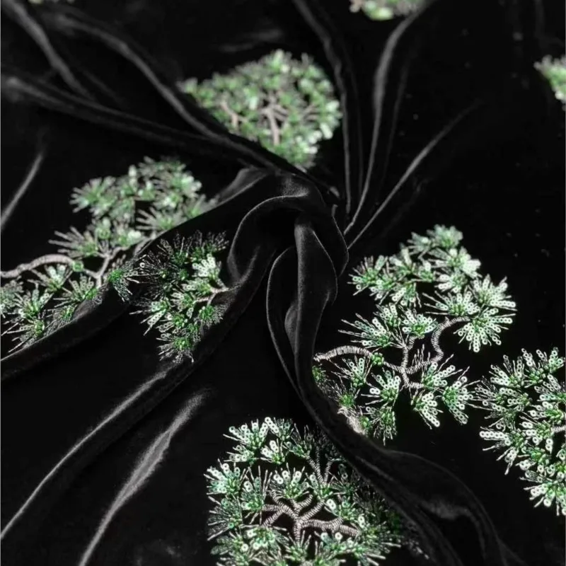 Nuovo set alto in tessuto di velluto di seta con ricamo pesante con paillettes ad ago di pino verde autunno e inverno