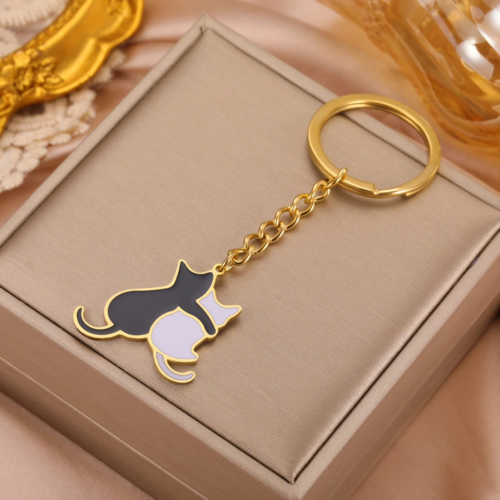 Teamer Cute Cuddling Cat Dog Keychain Stainless Steel Pink Black Color Pet Keyring Friendship Jewelry Car School Bag Accessories