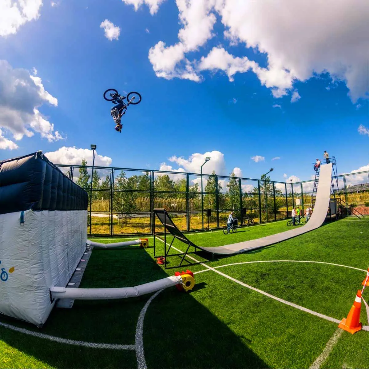 9x7x3m Stunt Airbag BMX Mountainbike Airbag Landing Ramp Opblaasbare Jump Stunt Airbag