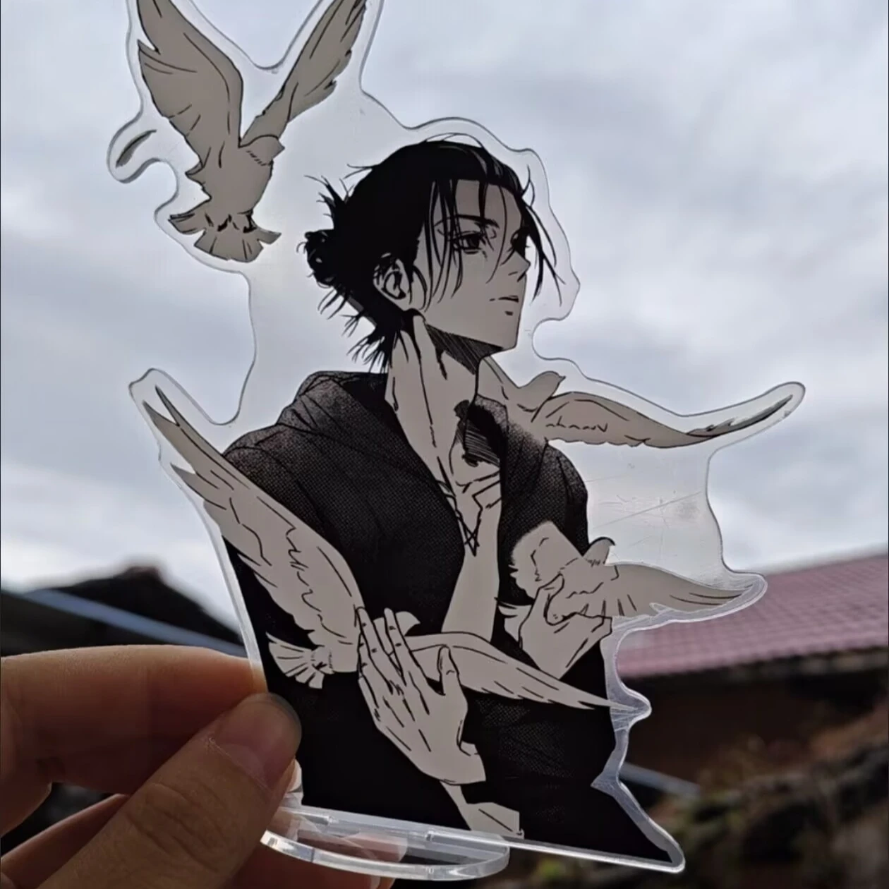 ベストセラーのInS風「進撃の巨人」と「エレン・イェーガー」アクリル製高精細スタンドサイン、卓上装飾品