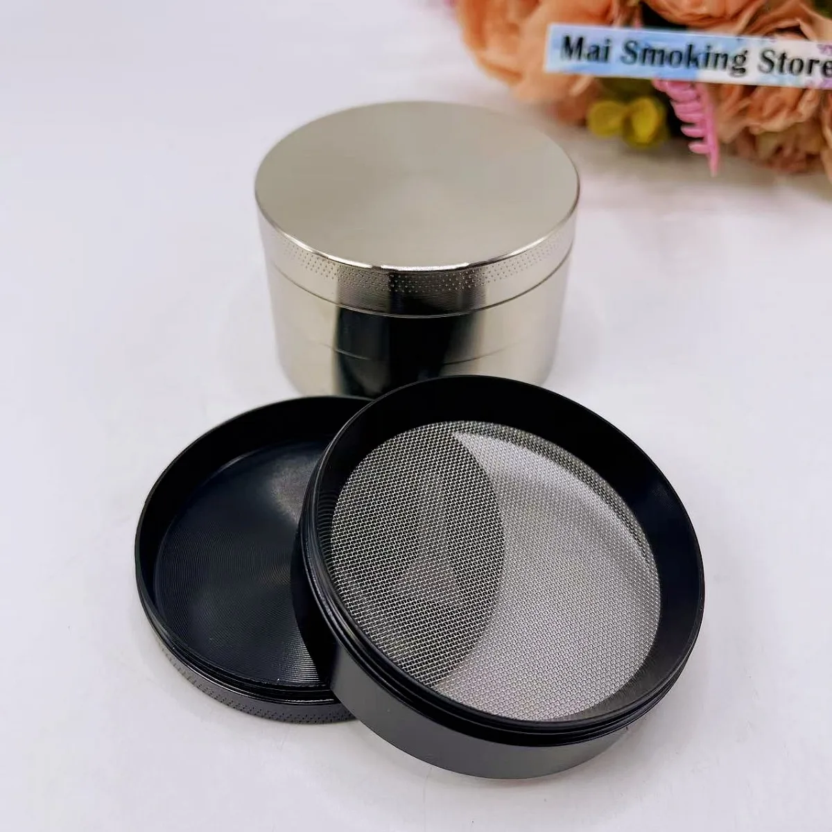 Moedor de Ervas Metálico de 2,5 Polegadas Grande com 4 Camadas, Moedor Manual de Sal e Pimenta, Ferramenta para Fumar Cigarros