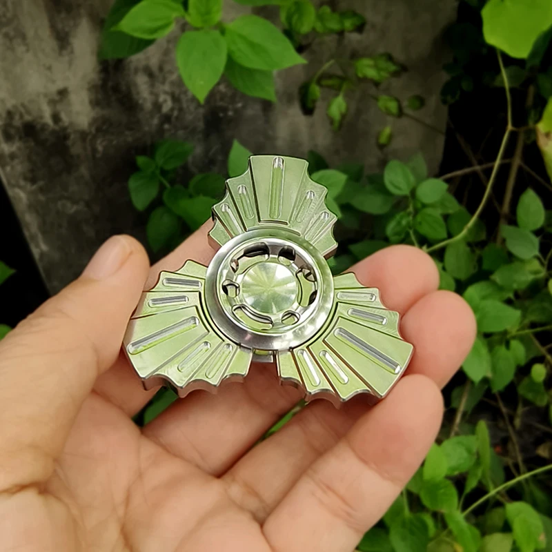 YHEDC Paw ze Stali Nierdzewnej, Trójstronny Obrotowy Mechanizm Szybkiego Ataku ​ ​ Spinner antystresowy, zabawka dekompresyjna na biurko dla dorosłych