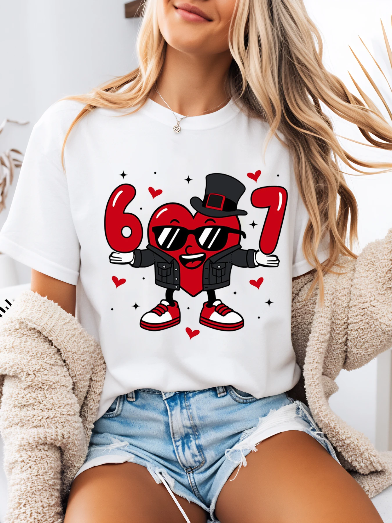 67 Camiseta con estampado de personajes de corazones de San Valentín, ropa informal para mujer para salidas diarias, color blanco, talla grande