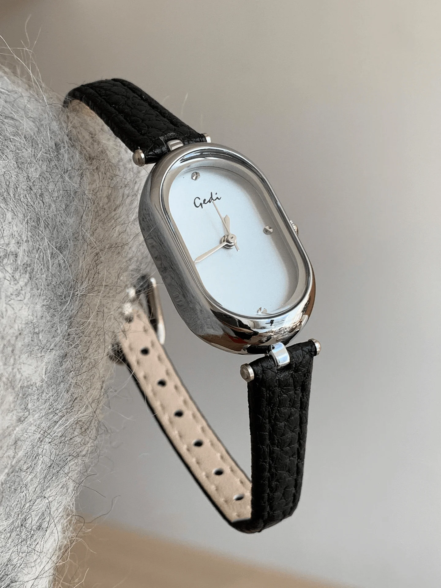 

Elegant Watches for Women Minimalist Oval Dial Waterproof Leather Strap Quartz Ladies Wristwatch Dress Clock Vintage Gift