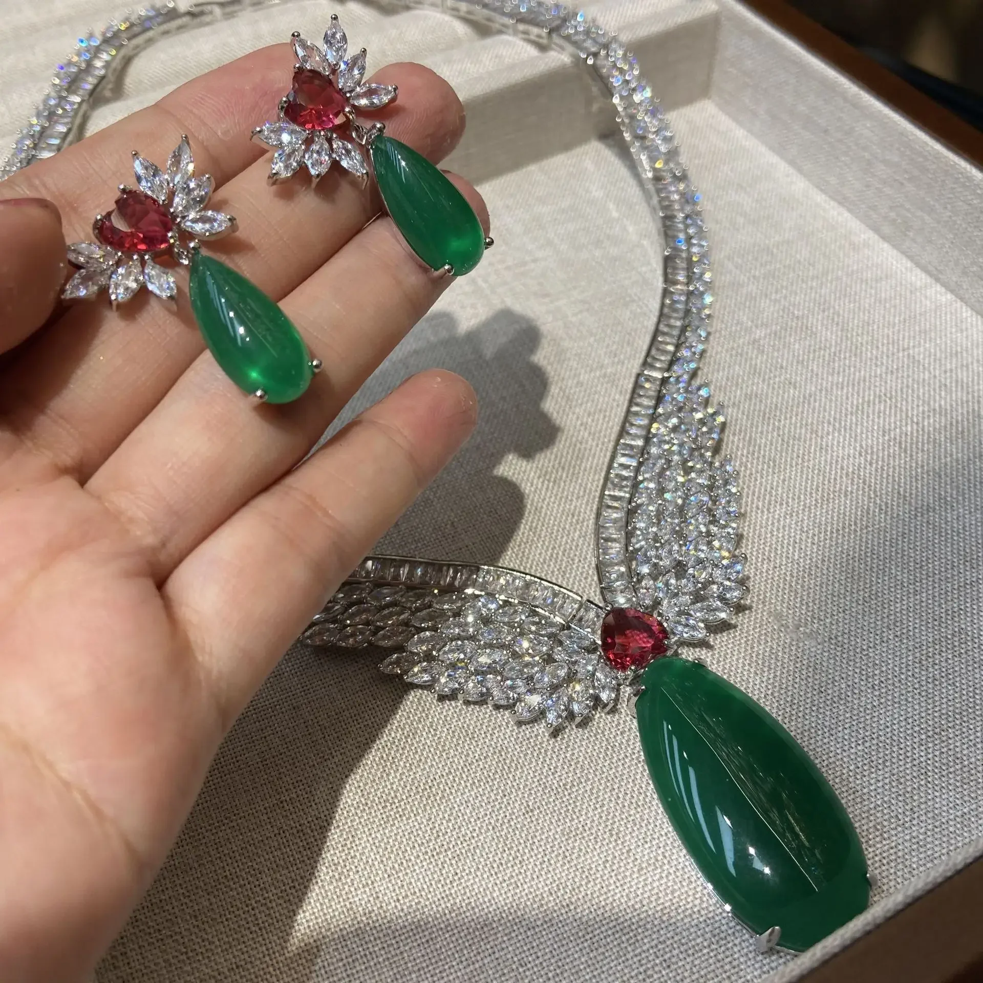 

Gorgeous green jewelry sets wedding bride necklace large artificial gemstone wings pendant earrings luxury jewelry dinner party