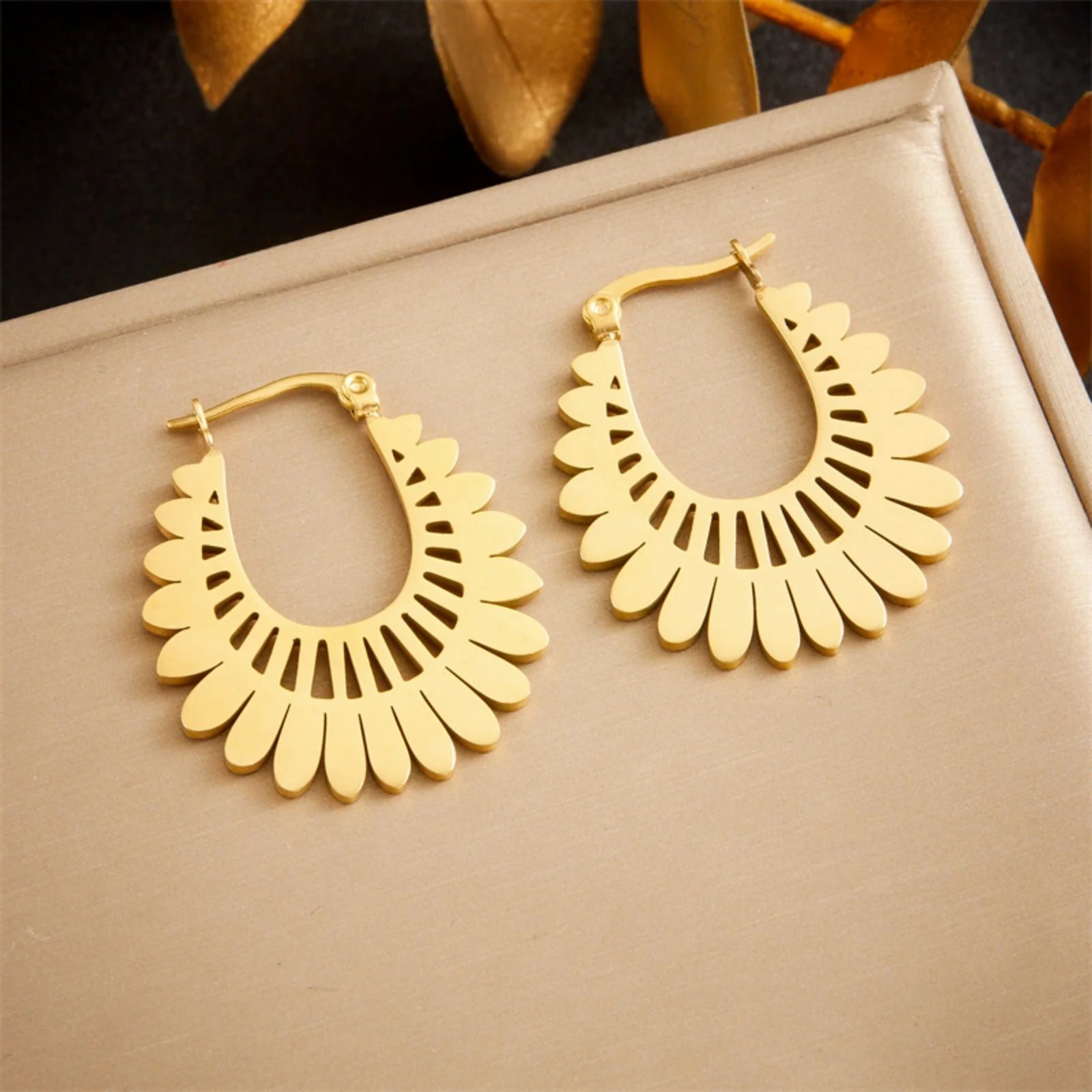 316 Stainless Steel U-shaped Patterned Geometric Smooth Gold-Plated Earrings ，Fashion Women's Jewelry SAE48