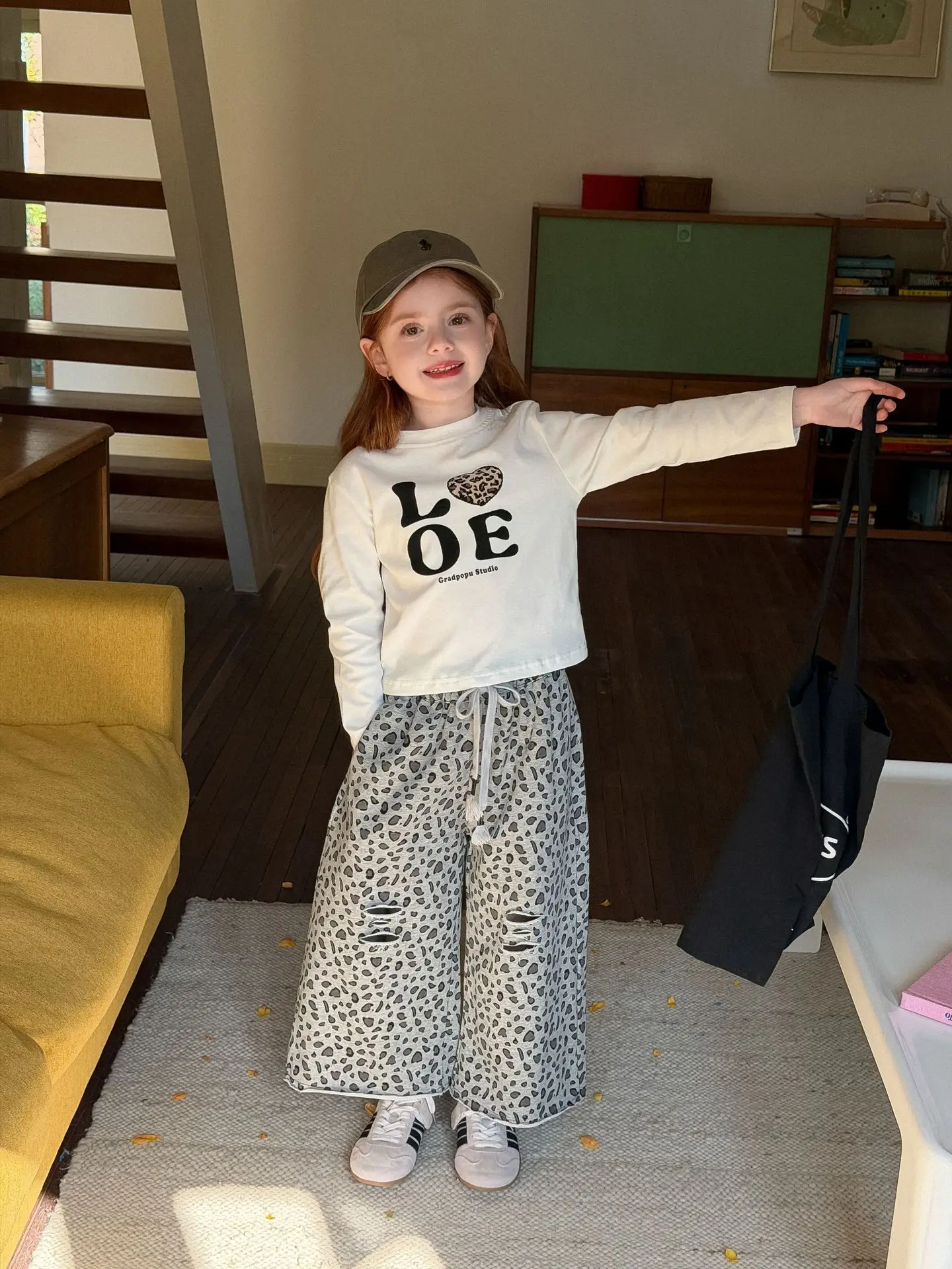 

Girls Pants 2026 Spring New Korean Leopard Print Perforated Casual Pants, Daily Stylish and Versatile Fashion Wear