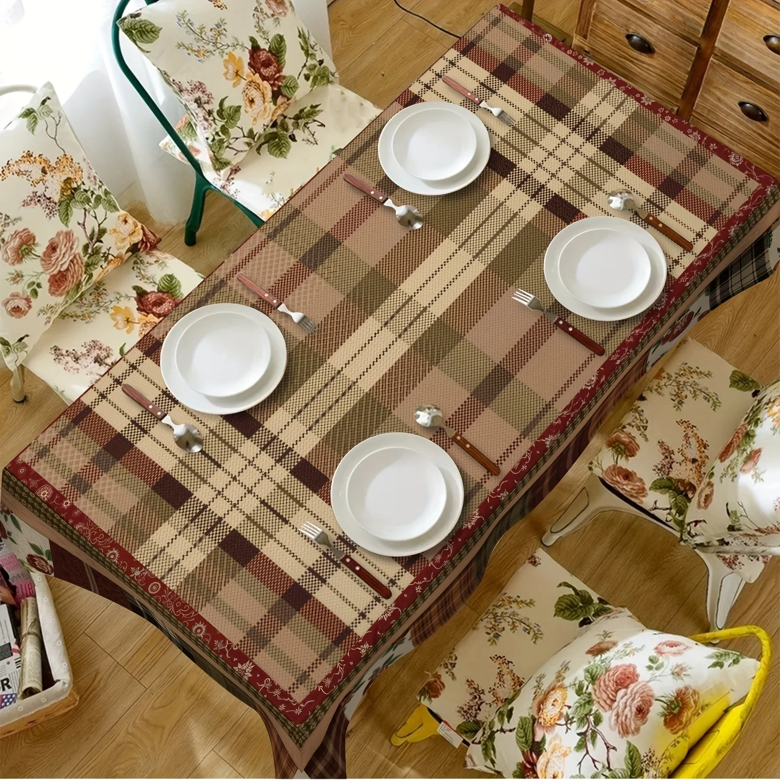 Classic checkered tablecloth showcases elegant style. The table and decorative items are all matched with this tablecloth.zyc