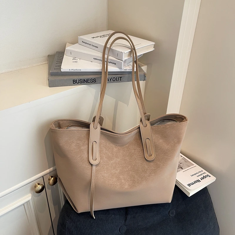 الخريف الشتاء موضة الصلبة بولي PU سعة كبيرة حمل الحقائب للنساء 2026 رائجة البيع بسيطة تنوعا ركاب حقائب كتف حلوة