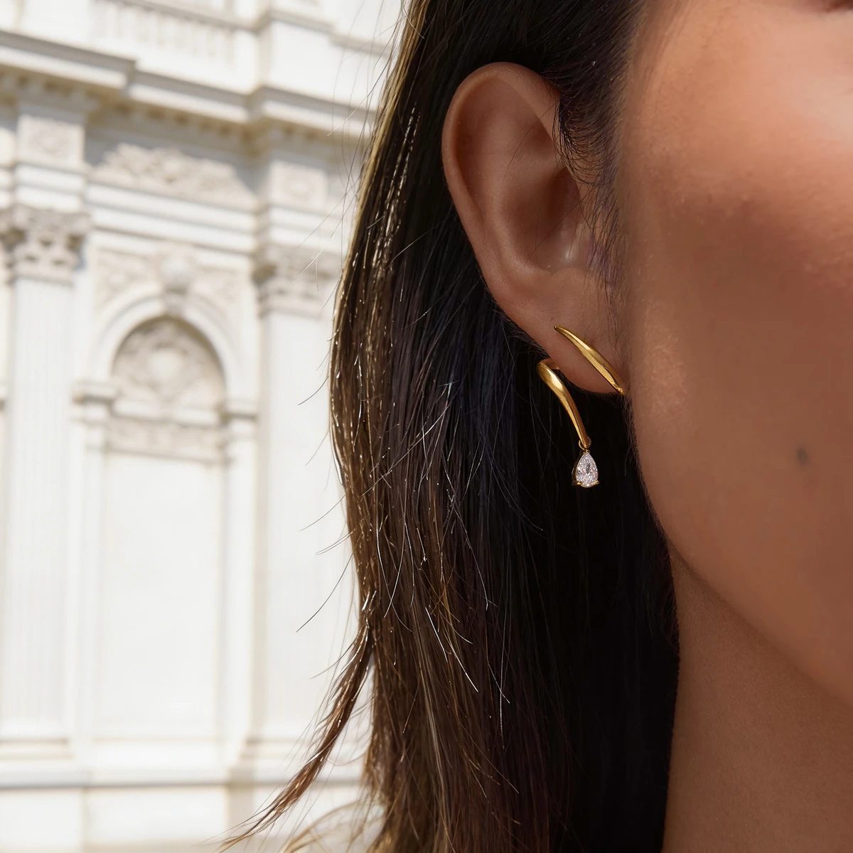 Yori Exquisite Cubic Zirconia Lines Are Wavy Twisted Stud Earrings Simple Metal Texture 18 K Earrings Golden Accessories