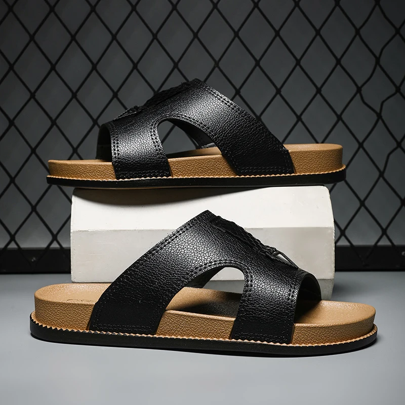 

Outdoor Casual Slippers Summer New Men's Soft Sole Comfortable Beach Shoes Flat Sole Anti Slip Youth Fashion Breathable Sandals