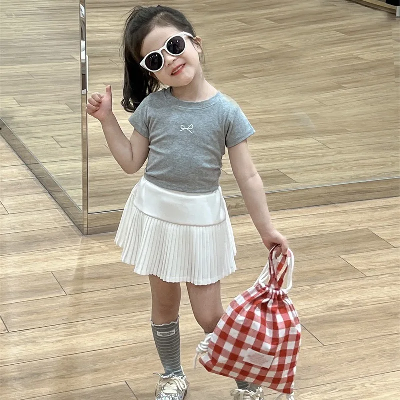 

T-shirt Summer Korean Childrens Clothing New Girls Backless Embroidery Bow Knot Short Pleated Skirt 2024 Solid Fashion