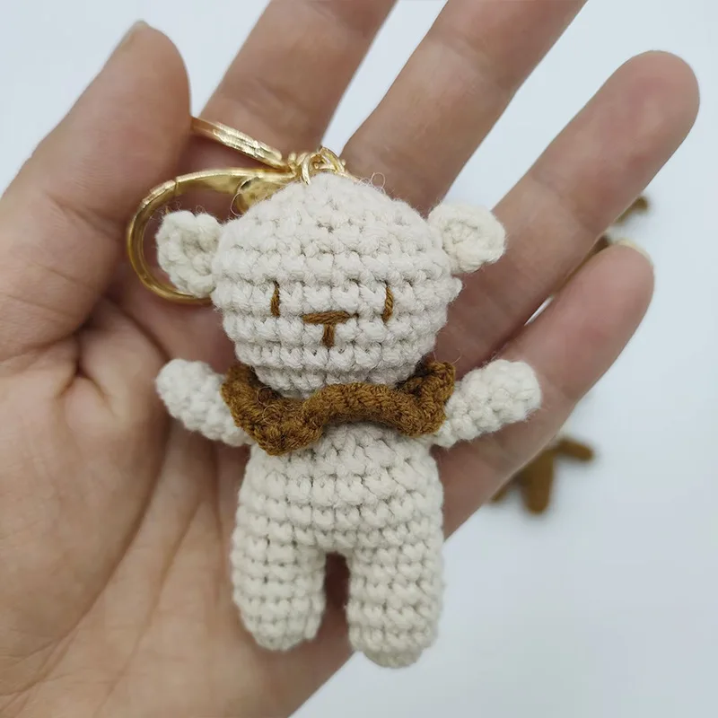 Niedlicher Häkel-Bären-Anhänger Gestrickter Tier-Schlüsselanhänger Handgewebter Bären-Schlüsselring Rucksack-Anhänger Liebevolles Geschenk – Detail 4