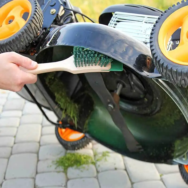 Brosse de nettoyage de tondeuse à gazon robuste avec grattoir, manche ergonomique en bois, poils rigides, grattoir de pont de tondeuse à gazon, efficace