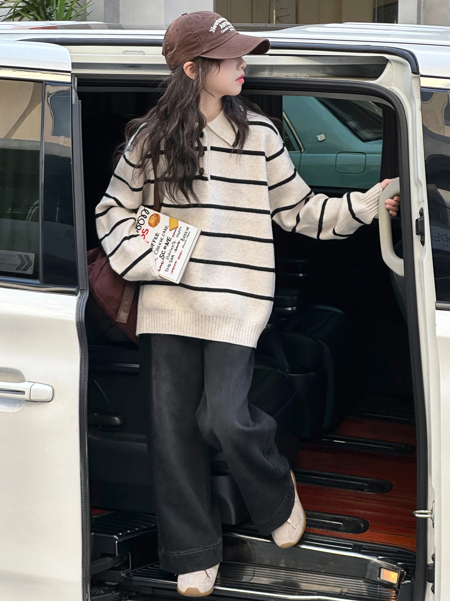 

Комплект из двух предметов: повседневный свитер в полоску и джинсы для девочек, осенний, модный, в корейском стиле, дышащий, хлопковый, с длинным рукавом, свободного кроя