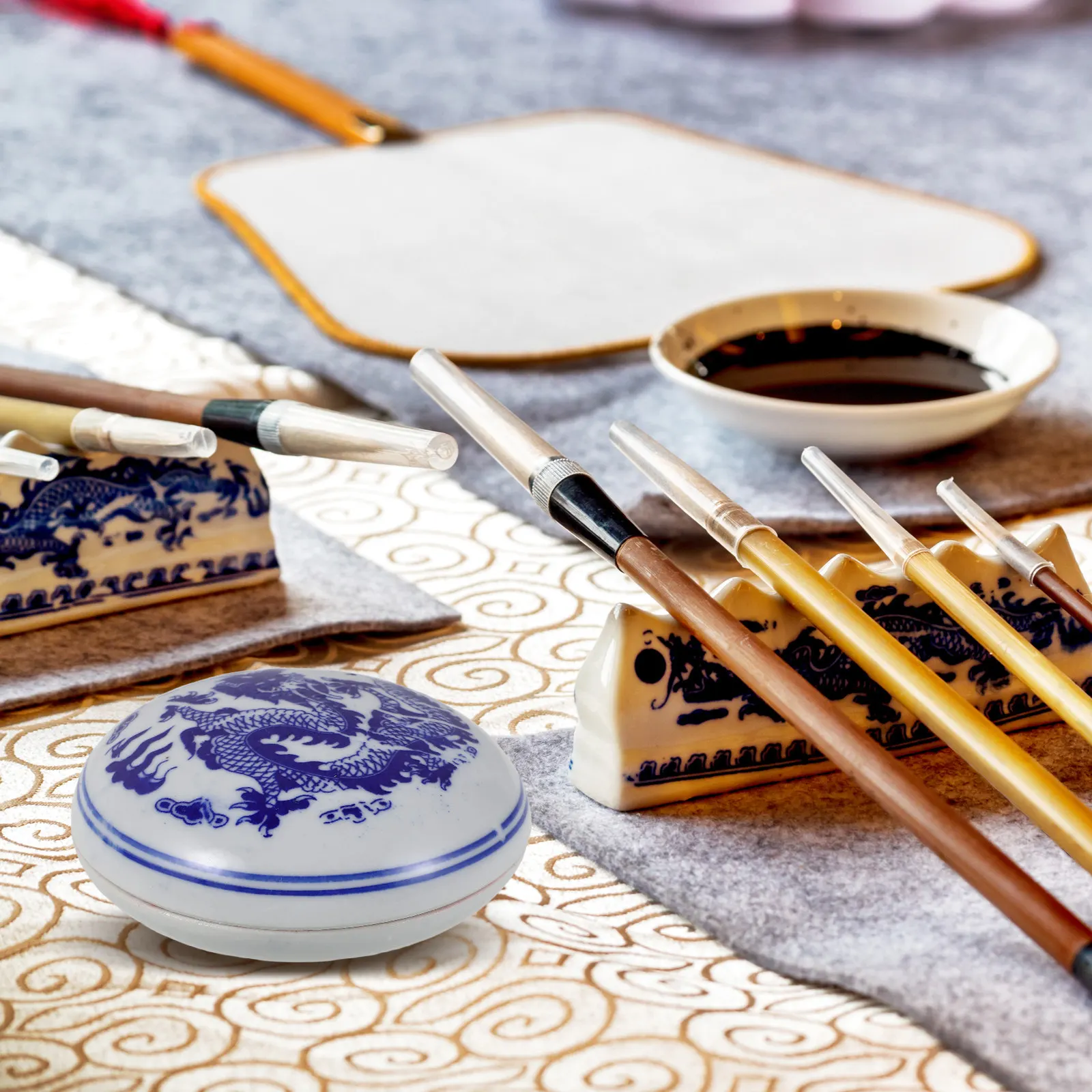 

Chinese Calligraphy Ink Pad Ceramic Ink Paste Container Blue White Porcelain Dragon Pattern Stamps Inkpad Craft Stamp Pad