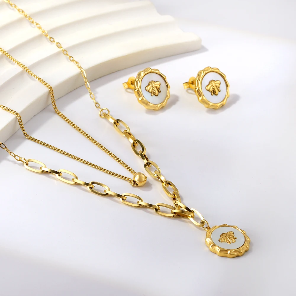 

Stainless Steel Waterproof Coin Cameo Charms Necklace For Women Girl White Seashell Bee Charms Pendant Pendant Jewelry Making