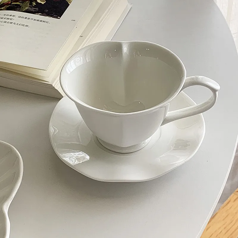 Simple White Heart Ceramic Coffee Cup Afternoon Snack Tea Cup Porcelain Mug Love Heart Shape Couple Mug Gift Home Decoration New