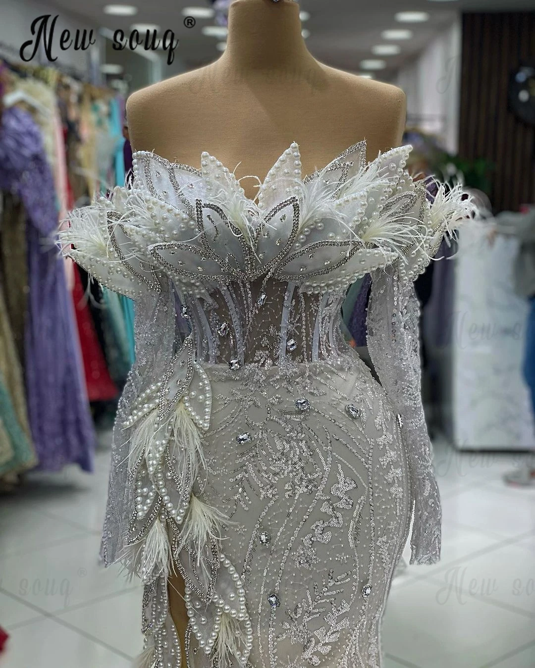 Vestido de fiesta de plumas de marfil de Dubai, escote de barco de lujo, hombros descubiertos, perlas, Vestidos de Noche de boda, abertura lateral árabe, vestidos de graduación formales