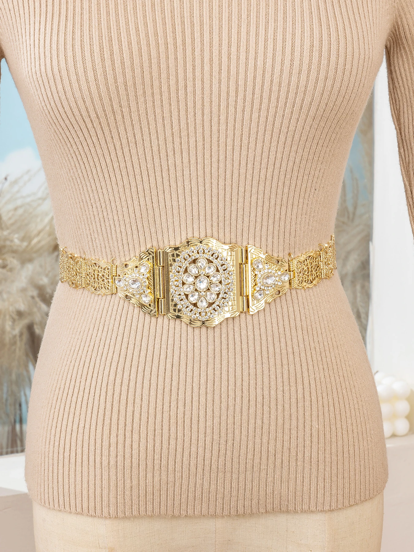 Middle Eastern Popular Wedding Belt With Flower-Shaped Hollow Design, Featuring A Court-Style Sweater Waistband Decoration.