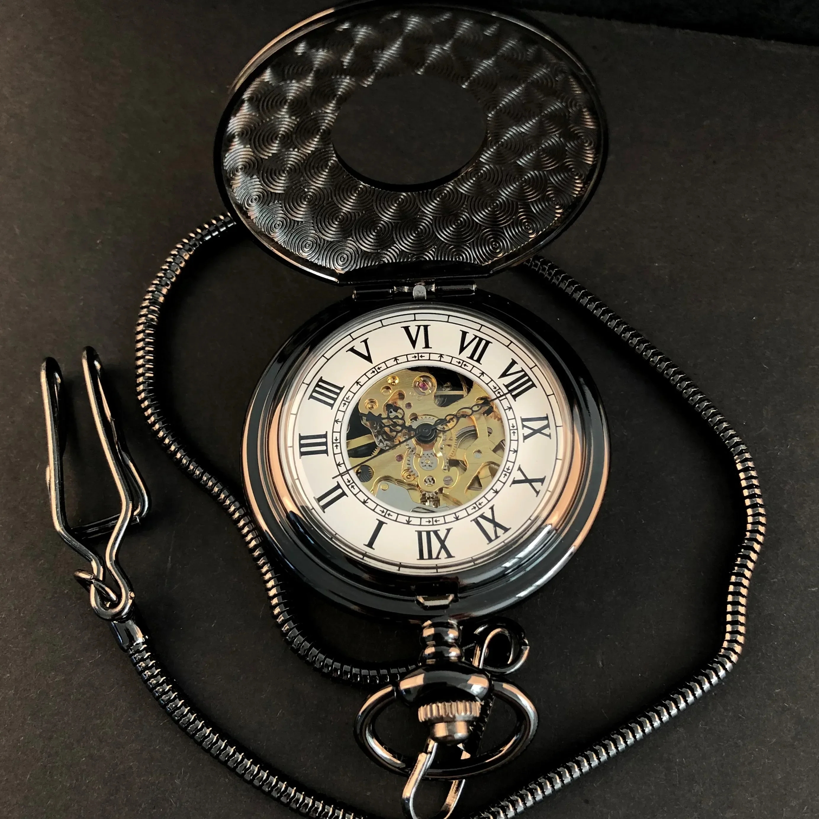 Vintage schwarze römische Ziffern Taschenuhr mechanische weiße Zifferblatt Design Handwind lässig mit Kette Anhänger Uhr