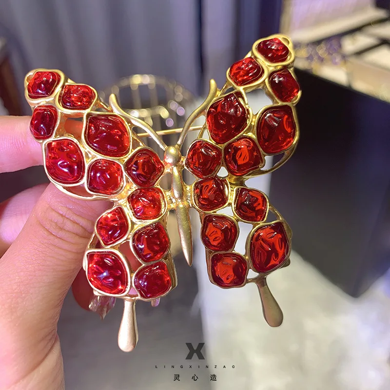 Vintage Butterfly Brooch Antique Jewelry Niche Design Bule Red Color Square Animal Brooches for Women Suit Corsage Wedding Gift