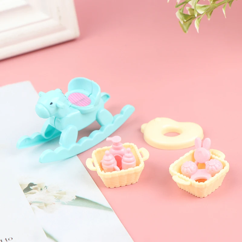 1:6 Mini mały plastikowy koń na biegunach Model koń równoważący dekoracja domku dla lalek udawaj zagraj w zabawkę dom prezent dziecko dziewczynka