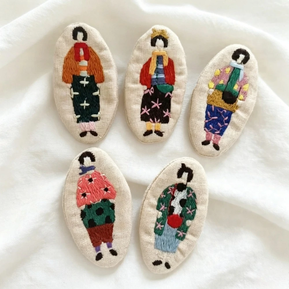 1pc Japanese-style Fun Embroidery Brooches Personalized and Creative Girl Fabric Pins Bags and DIY Accessories