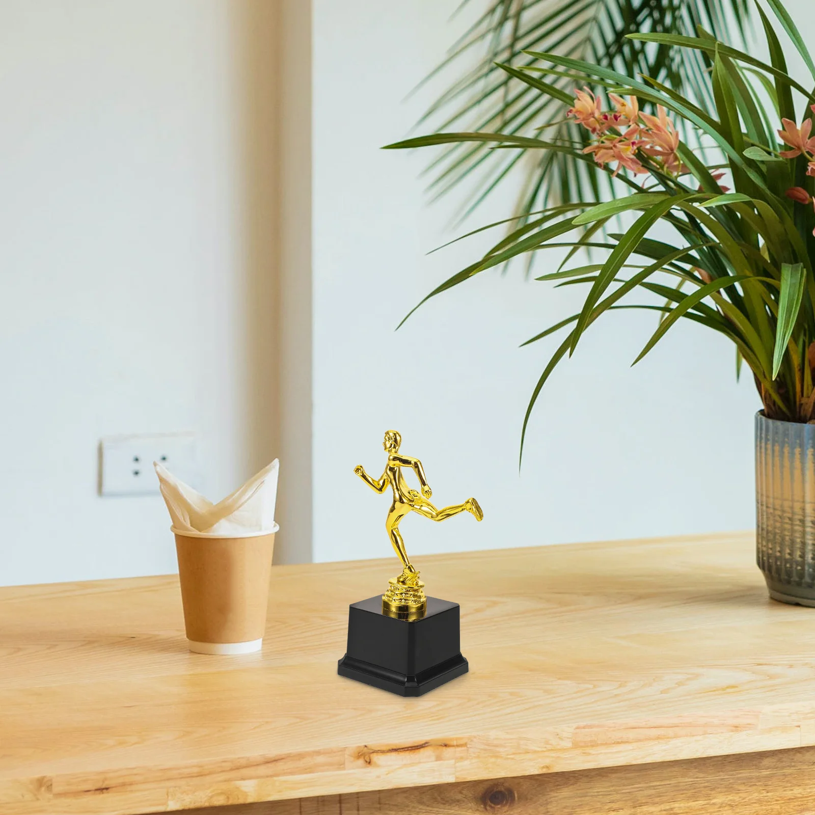 

Running Trophy Plastic Material Special Shaped Party Award Competition Trophy Cup Ceremony Celebration Decor Trophies