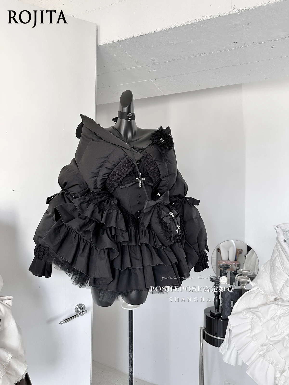 

Long Sleeve A-line Ruffle High Waist Dress Gothic Style Black Dress with Heart Bag + Halter Neck + Badge + Shoulder Strap