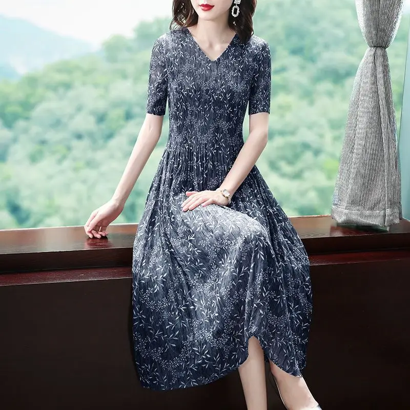 Medium and long dress 2025 summer new V-neck fashion lady high-end temperament thin  pleated dress women