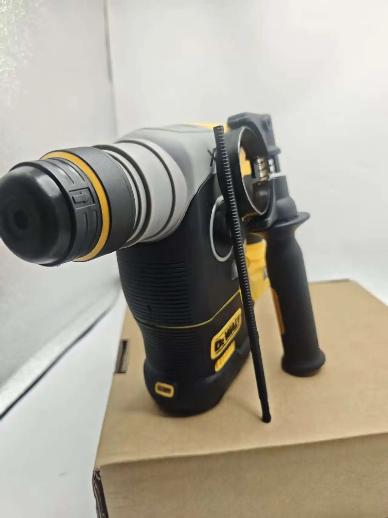 DEWALT 18V/20V MAX – wiertarko-wkrętarka udarowa SDS PLUS, bezszczotkowa, akumulatorowa.