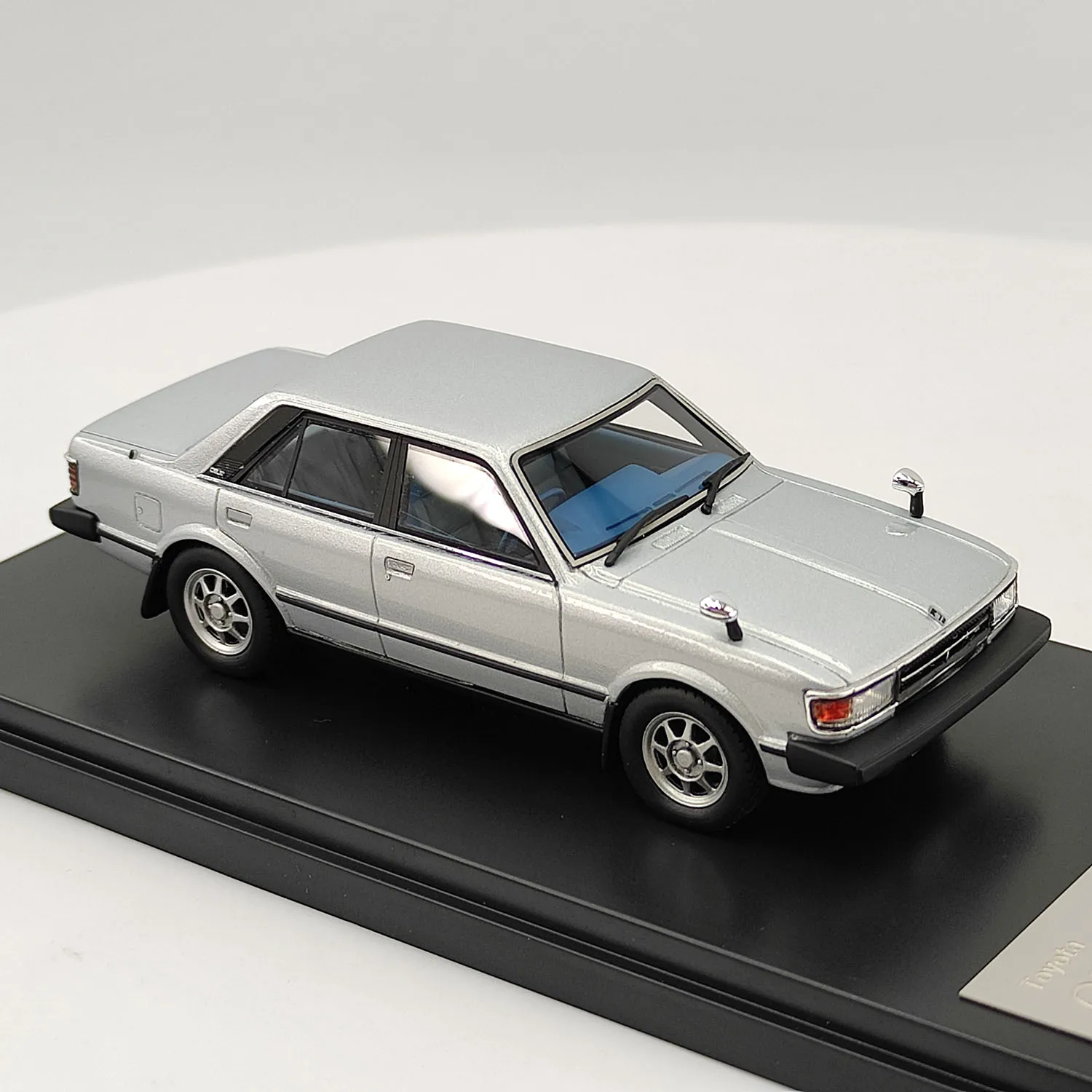 مرحبا قصة 1:43 مقياس تويوتا كامري سيليكا 2000 GT 1980 الراتنج نموذج سيارة تحصيل لعبة هدية تذكارية عرض حلية #1