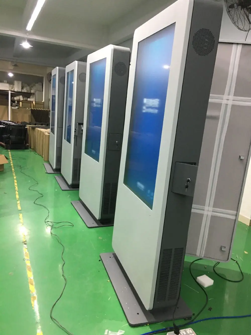 屋外用LCD広告ディスプレイデジタルサイネージ情報キオスク