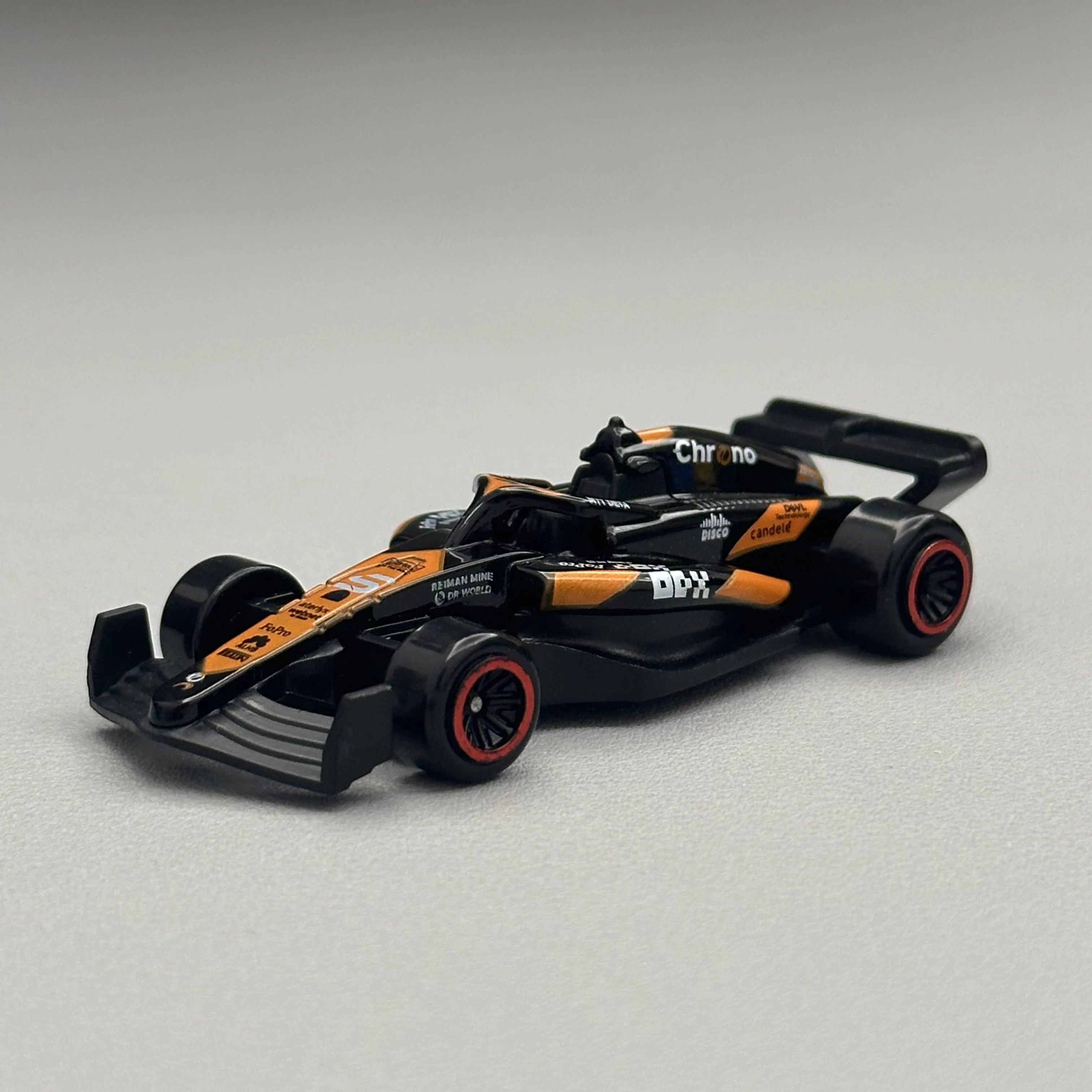 1/64 Diecast Alloy Black Orange Racing Car Formula Style Single Seater Miniature Collectible Model Display Toy for Racing Fans image 4