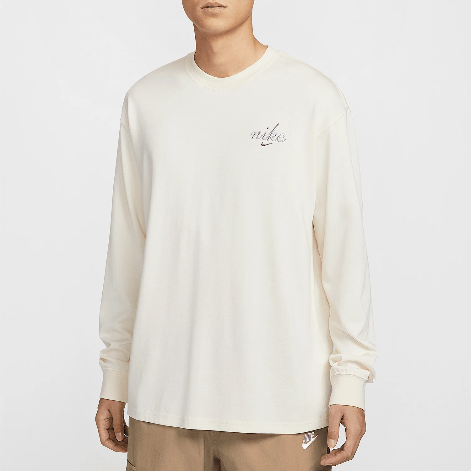 

Nike genuine Sportswear Men's Embroidered Round Neck Long Sleeve T-Shirt HQ8166-901