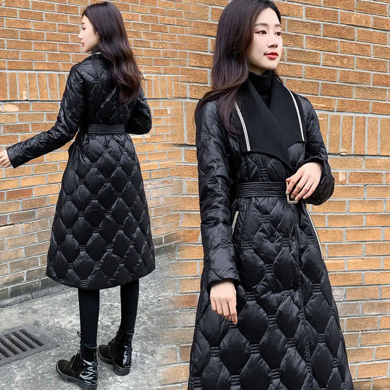 

Новая зимняя приталенная удлиненная куртка-пуховик для женщин с контрастным воротником и длиной до колена, наполнитель — белый утиный пух