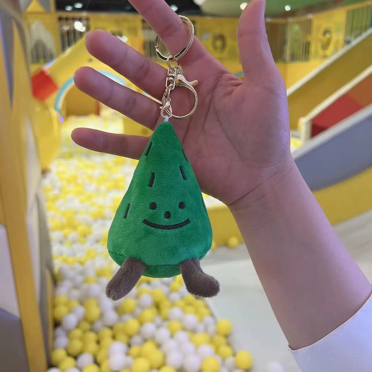 Llavero con colgante de bolsa de felpa para niños y amigos, Mini árbol de Navidad de dibujos animados, diseño exclusivo Kawaii, regalo de Navidad, 2024