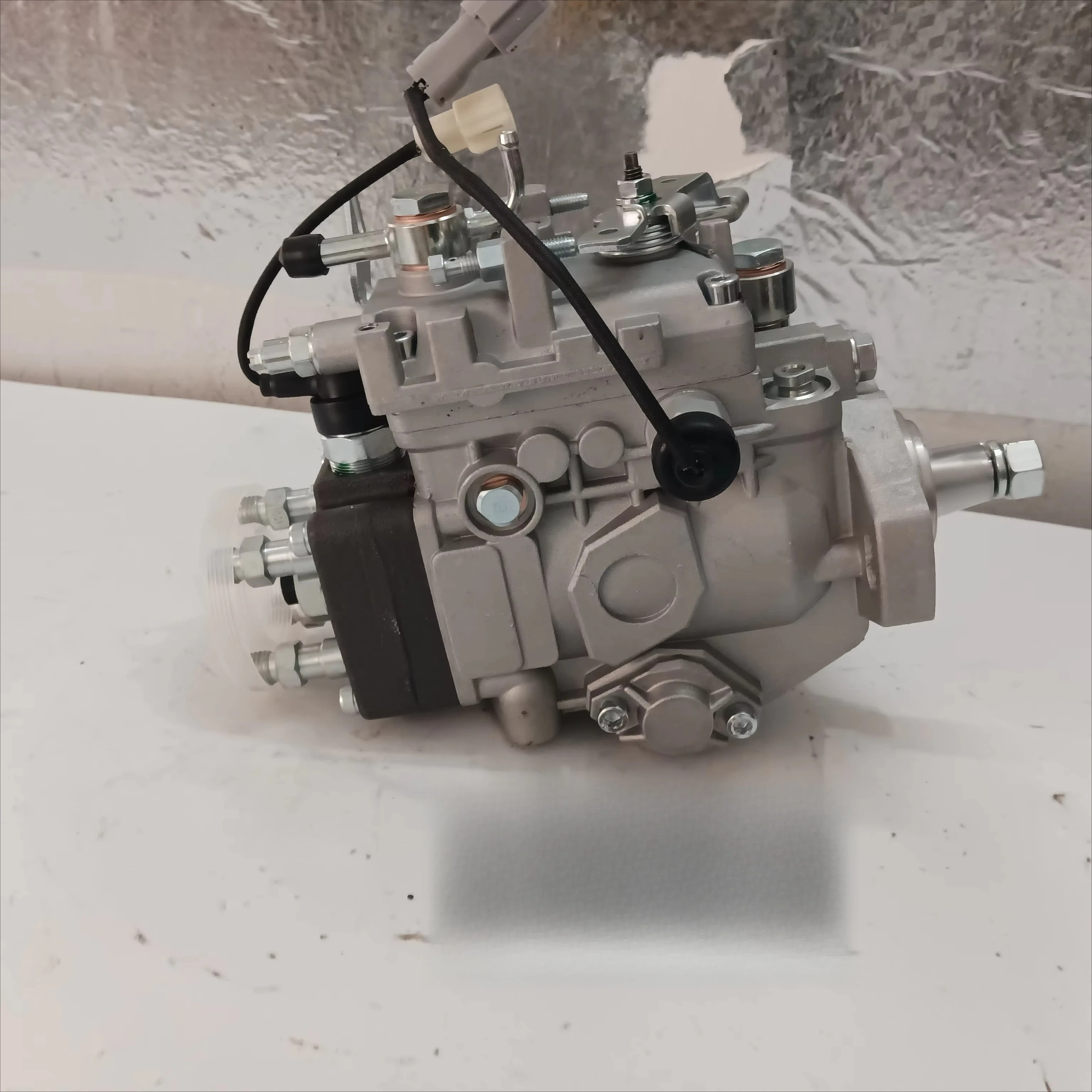 

Excavator Parts Fuel Pumps VE4/10F2075LNP1691 Fuel VE Pump 104745-9980 1047459980 for 2700