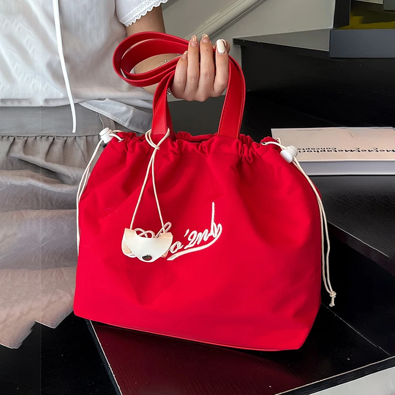 

Корейские повседневные сумки на плечо с буквами для женщин, новинка 2023 года, студенческая пригородная сумка-тоут, женские повседневные сумки