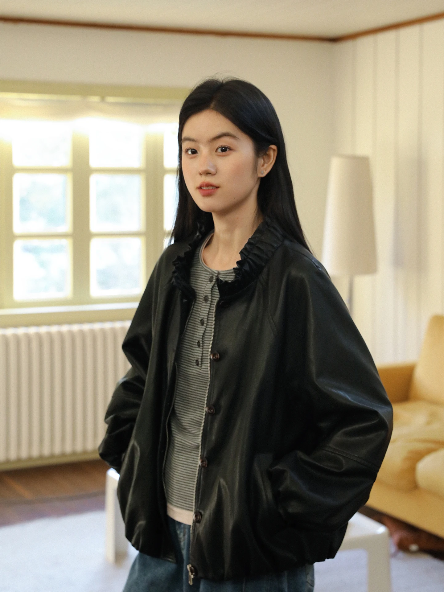 เสื้อแจ็คเก็ตหนังผู้หญิงทรงหลวม ดีไซน์ปกบัวลายดอกไม้ ยี่ห้อ Nesoulum Aubin's Estate รุ่น Bla Ruffle Collar สำหรับฤดูใบไม้ผลิ