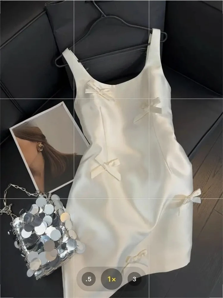 エレガントなミニドレス サテン リボン ノースリーブ スクエアネック スリムフィット スーツ フレンチ スタイル パーティー クラブ ナイト レディース サマードレス 衣装