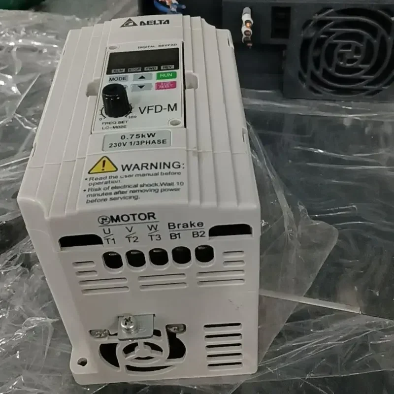 

Used Original Delta dismantling VFD007M21A frequency converter, VFD-M, power 0.75KW,