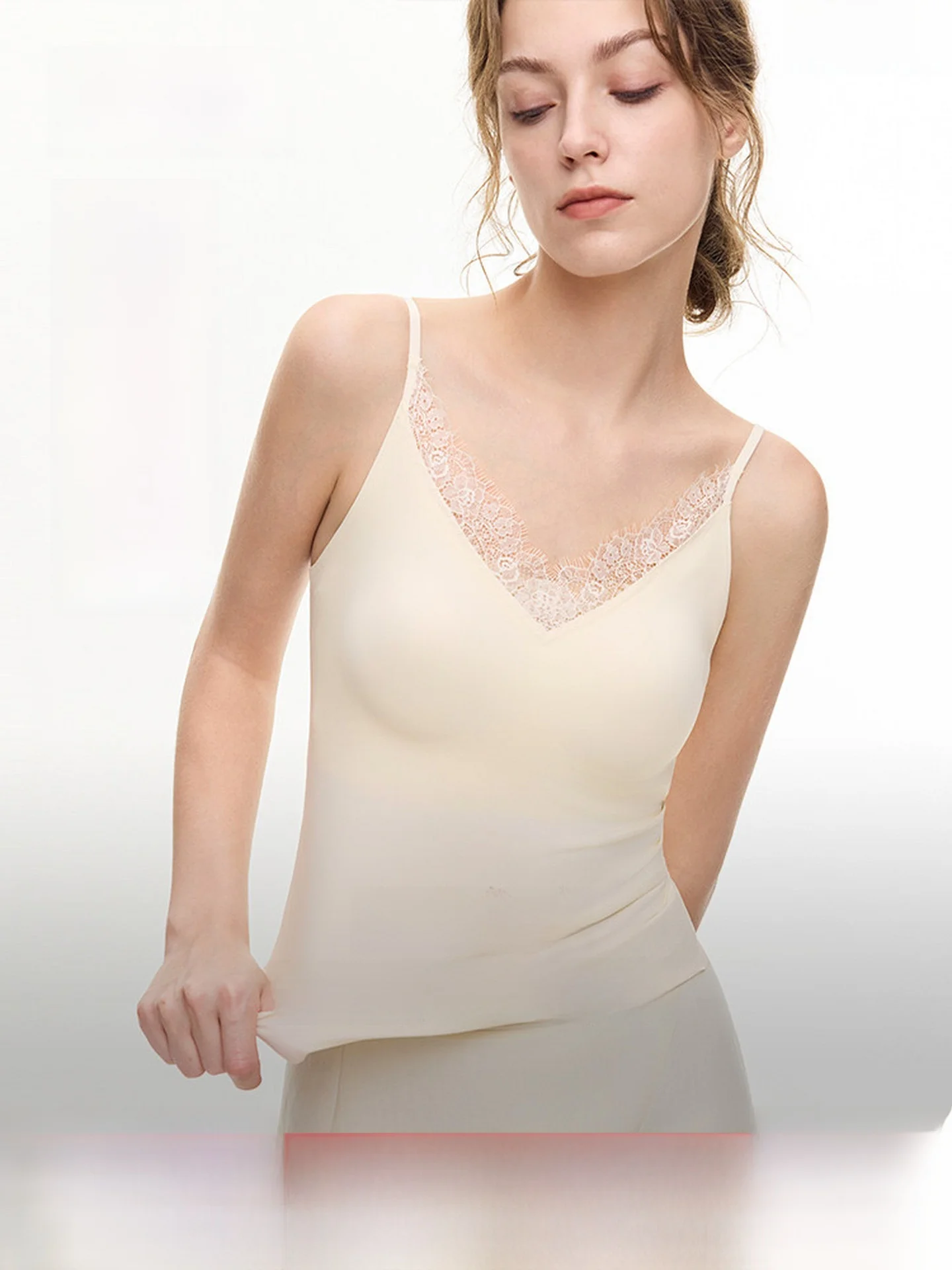 

Elle Lace Strap Vest Women's Inner Wear with Chest Pad Integrated Bra 2026 New Summer Outerwear Base Shirt Nylon Fabric