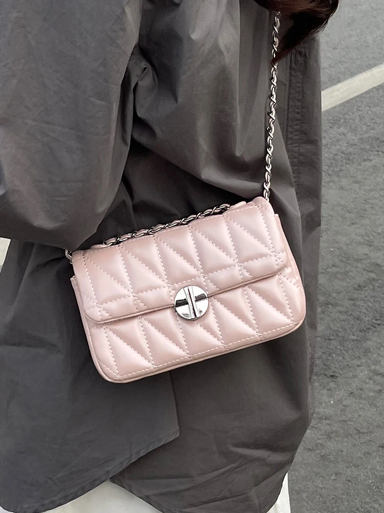 Modne, wysokiej klasy torby Crossbody z łańcuszkiem dla kobiet. Prosta, solidna, wszechstronna mała torba kwadratowa. Kobieca karta. Torba na ramię