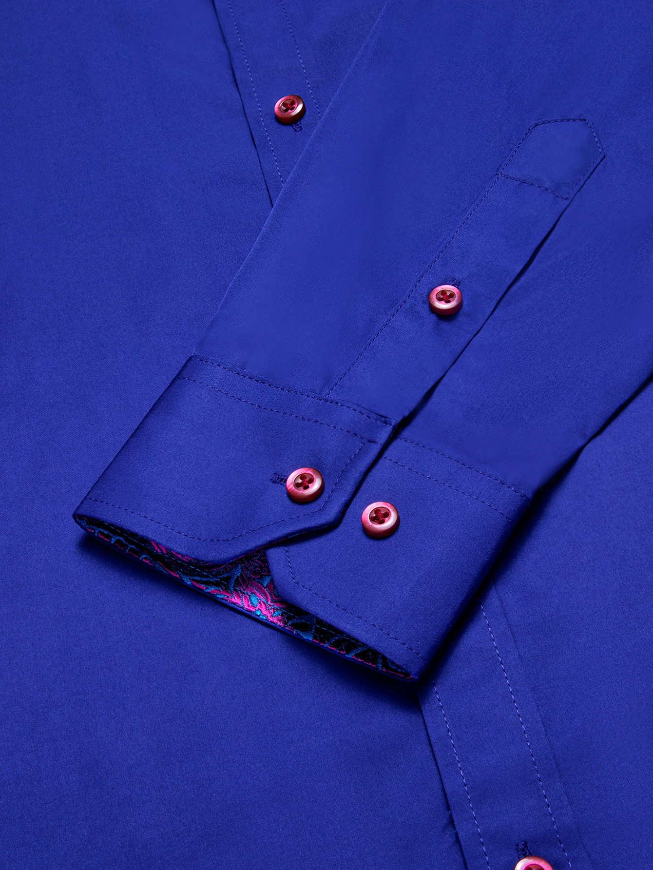 เสื้อเชิ้ตหรูหราทันสมัยของผู้ชายพร้อมดีไซน์คอปกลาย Paisley เหมาะสําหรับการสังสรรค์ทางธุรกิจ