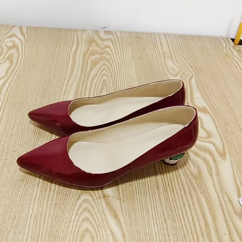 SHOFOO Fashionable women's high heels. Wine red/orange patent leather single shoes. About 5.5 cm heel height. Green crystal heel